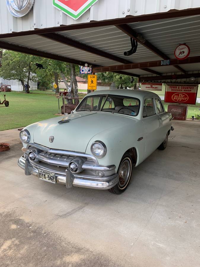 Ford-sedan-1951-1