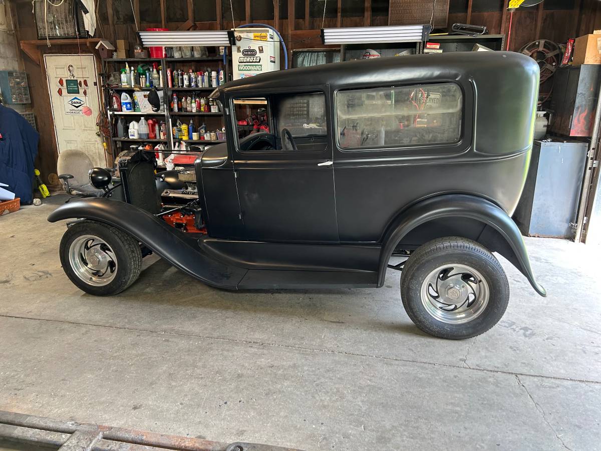 Ford-sedan-2dr-1930-black-1