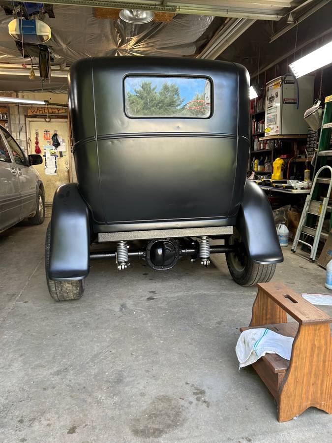 Ford-sedan-2dr-1930-black-4