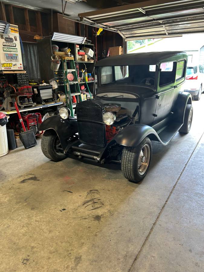 Ford-sedan-2dr-1930-black-5