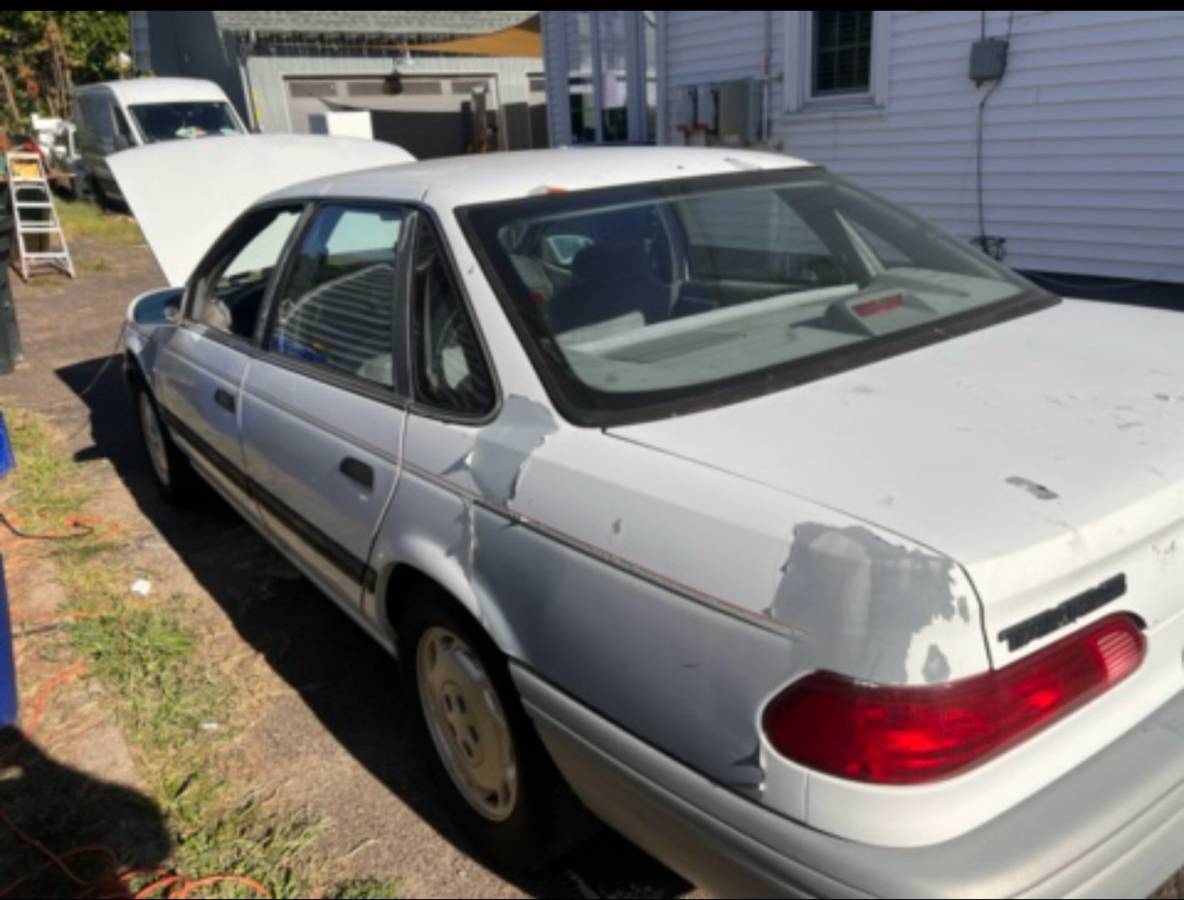 Ford-taurus-1992-white-1
