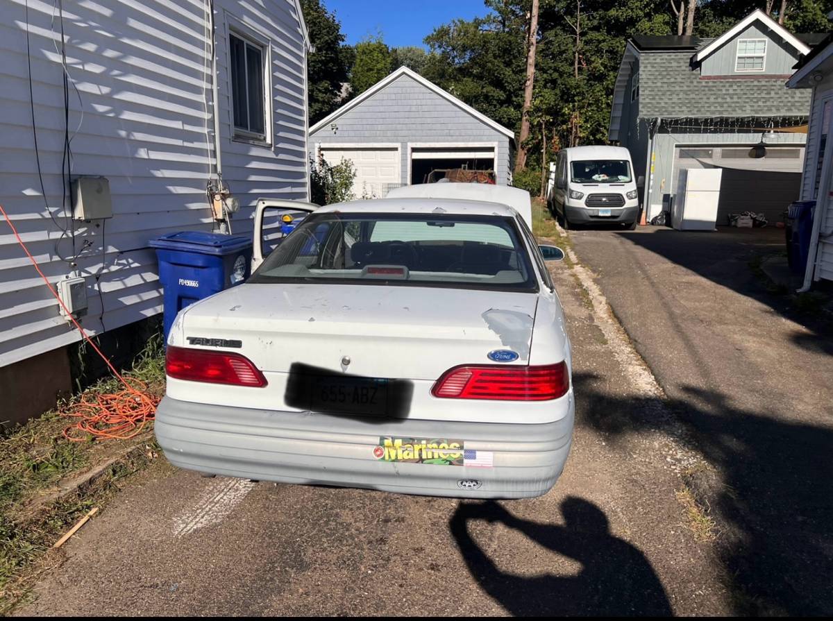 Ford-taurus-1992-white-2