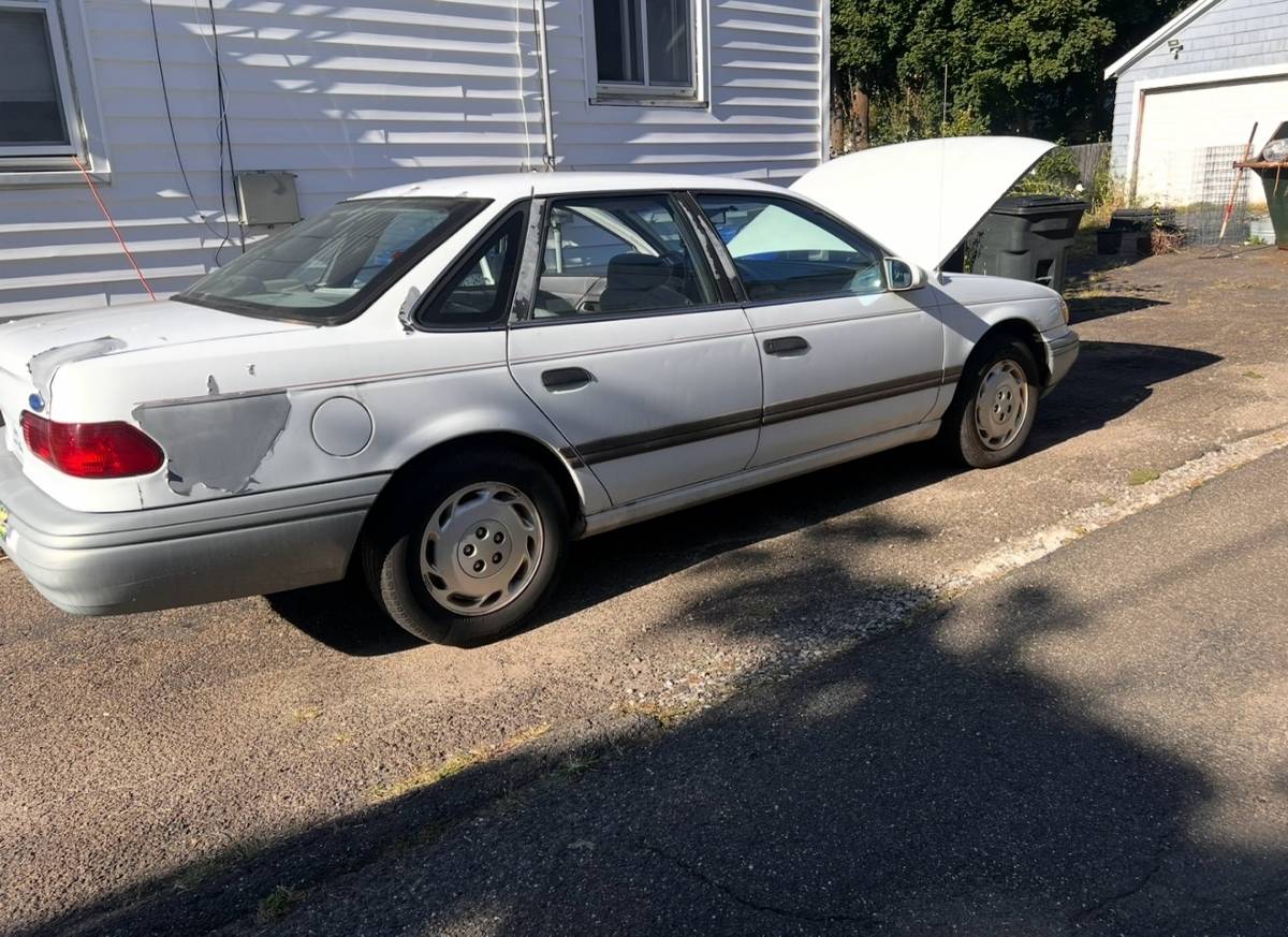 Ford-taurus-1992-white-3