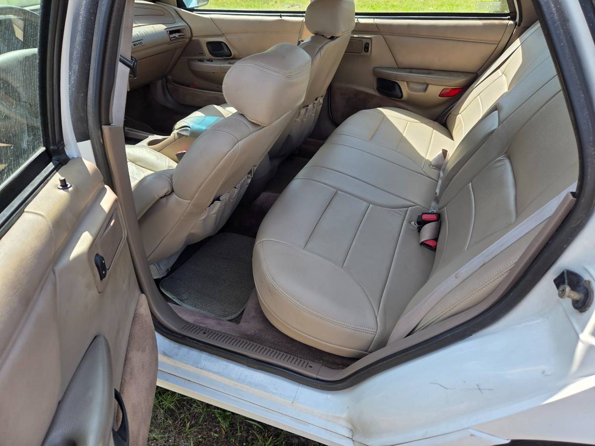 Ford-taurus-sho-1993-white-10
