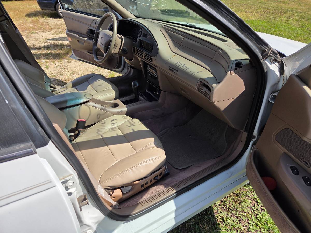 Ford-taurus-sho-1993-white-11