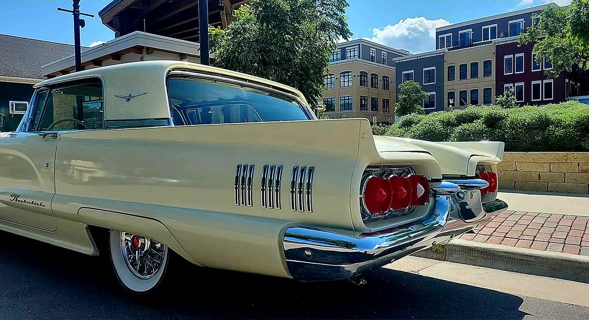 Ford-thunderbird-1960-yellow-1