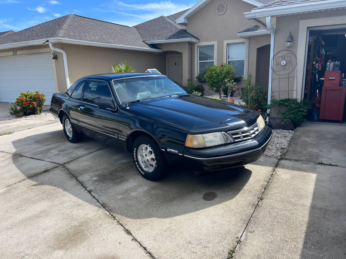 Ford-thunderbird-1988-black-1