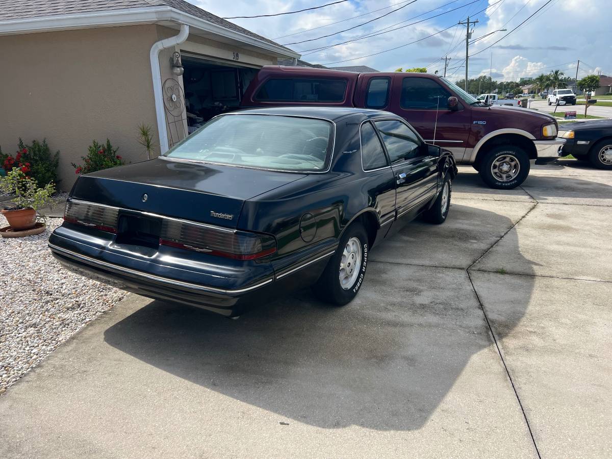 Ford-thunderbird-1988-black-3