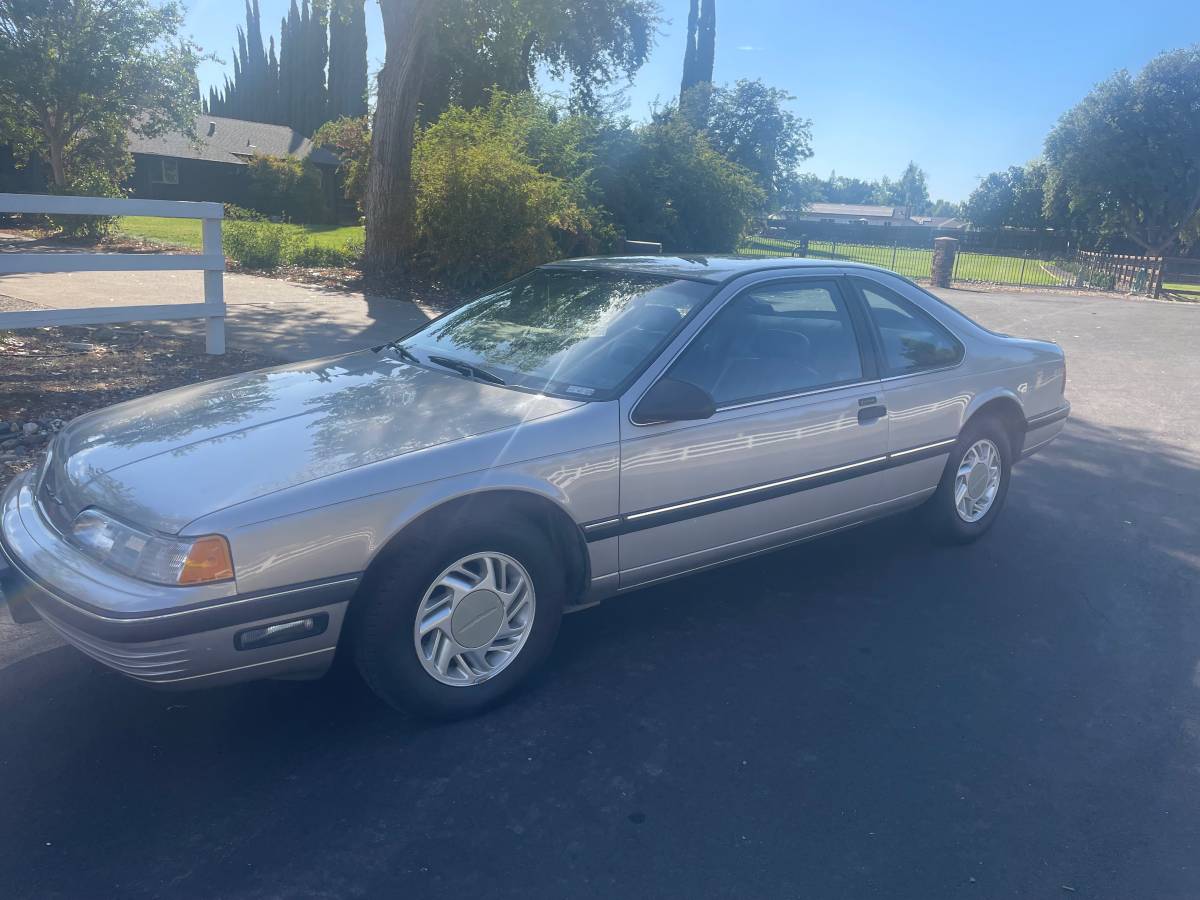 Ford-thunderbird-1990
