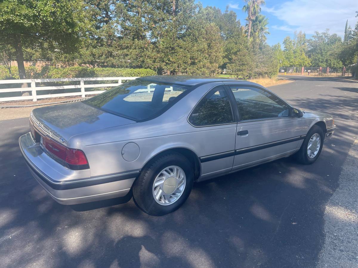 Ford-thunderbird-1990-2