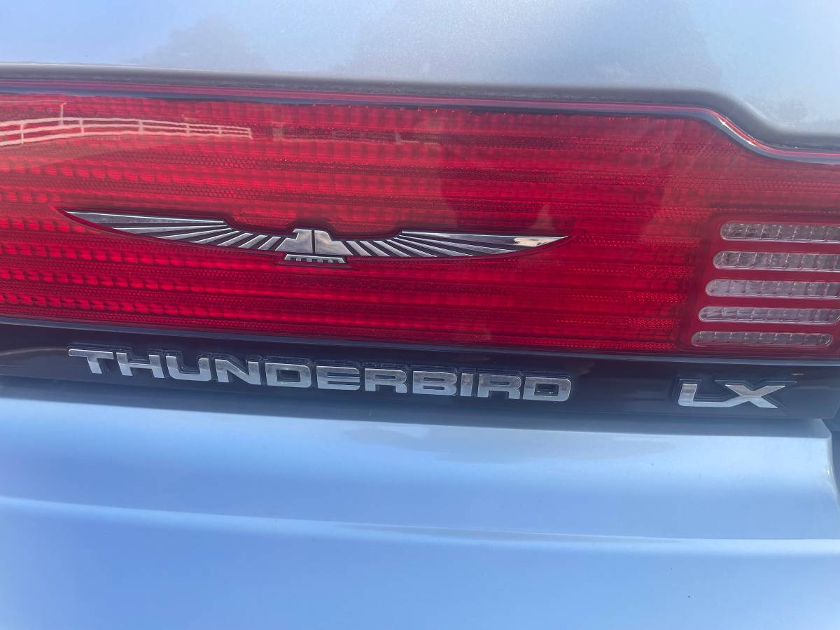Ford-thunderbird-1990-3
