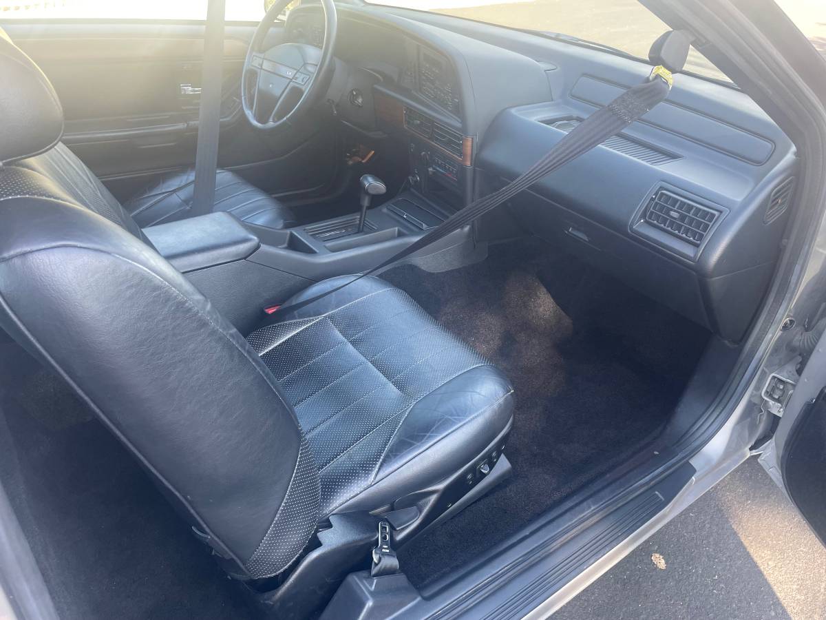 Ford-thunderbird-1990-9