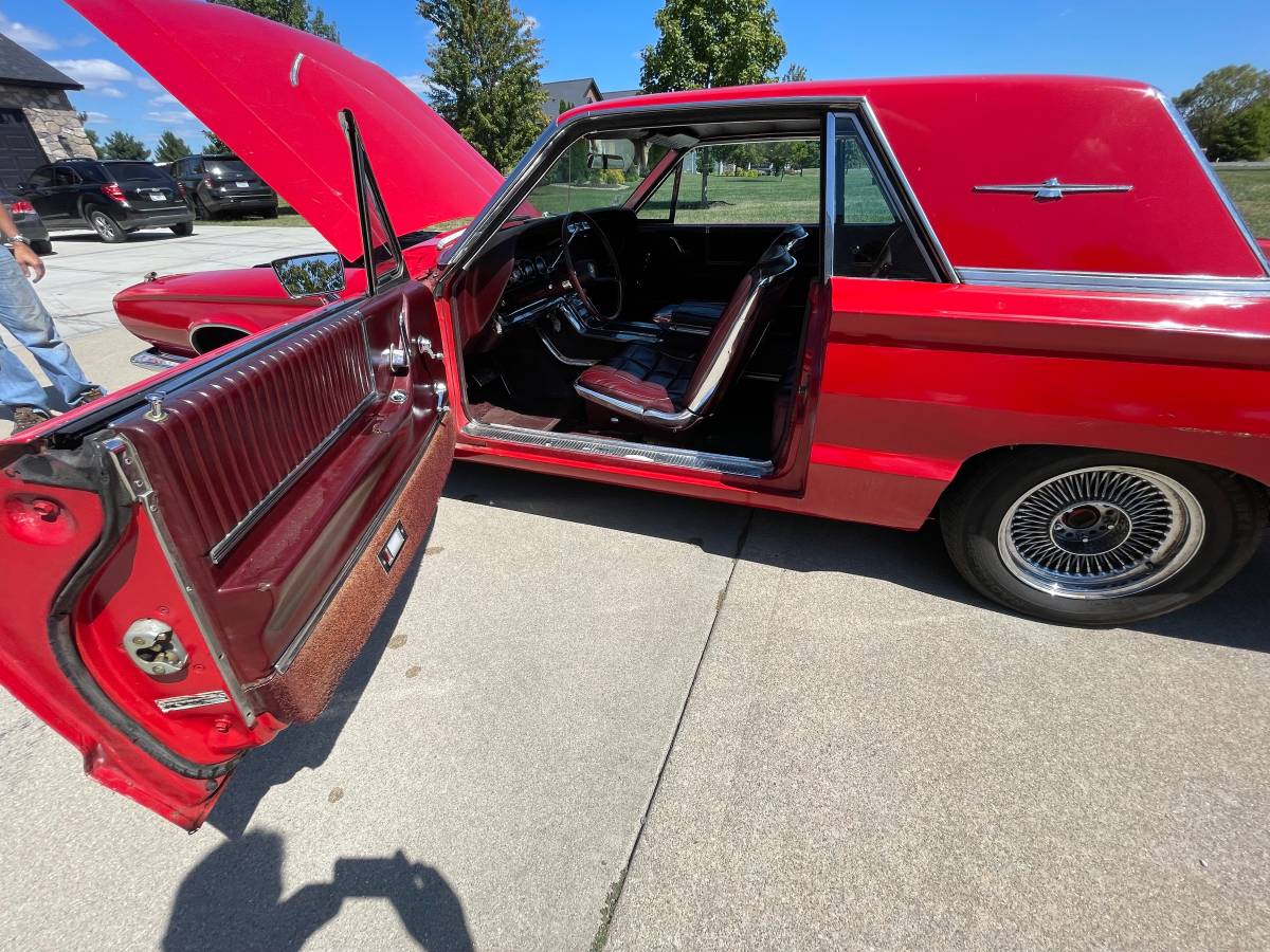 Ford-thunderbird-coupe-1966-red-17