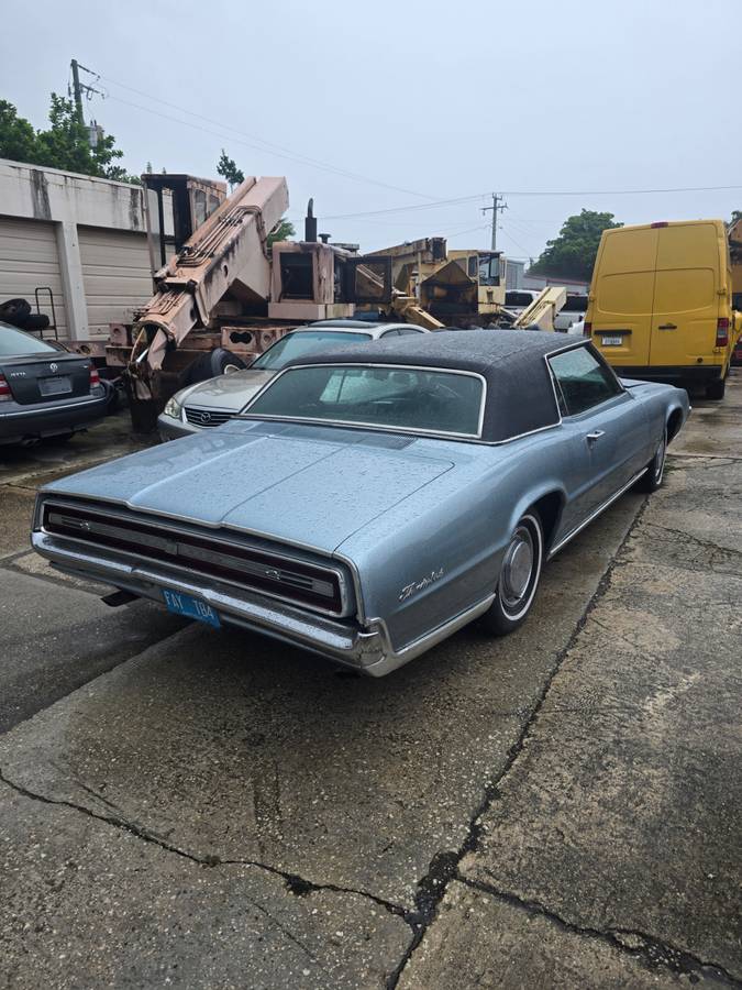Ford-thunderbird-coupe-1967-blue-1
