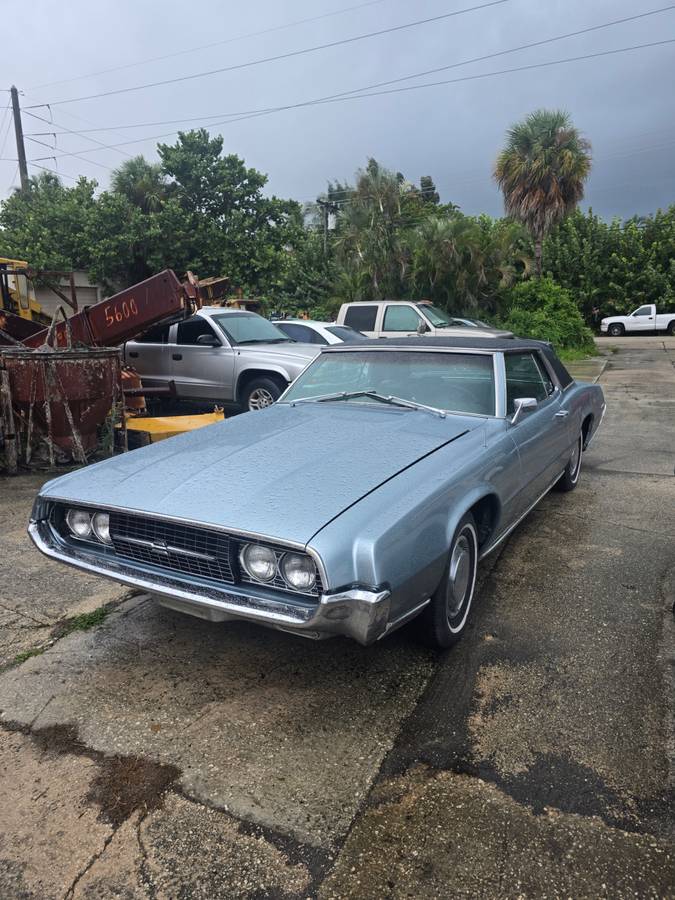 Ford-thunderbird-coupe-1967-blue