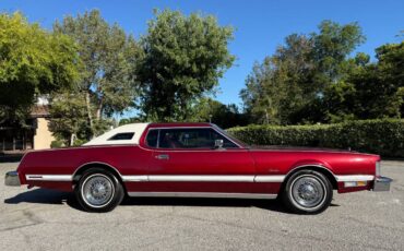 Ford-thunderbird-coupe-1976-red