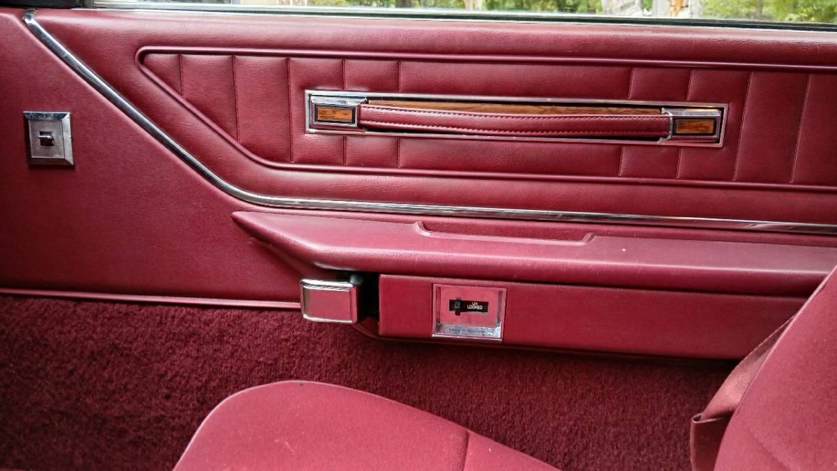 Ford-thunderbird-coupe-1982-1