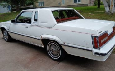 Ford-thunderbird-coupe-1982-2