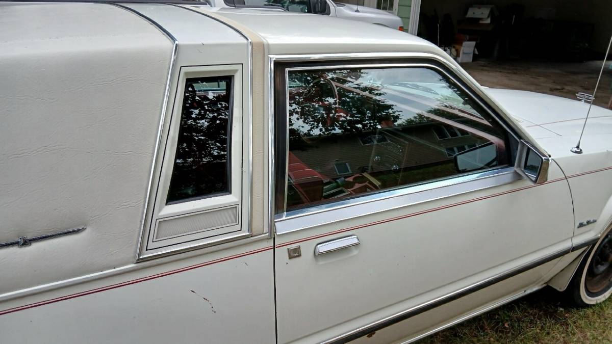 Ford-thunderbird-coupe-1982-9