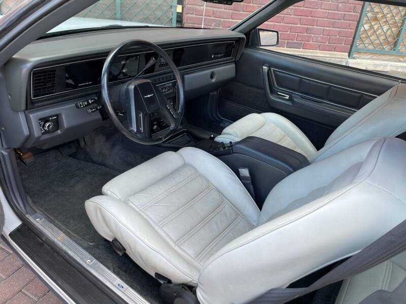 Ford-thunderbird-fila-1984-white-2