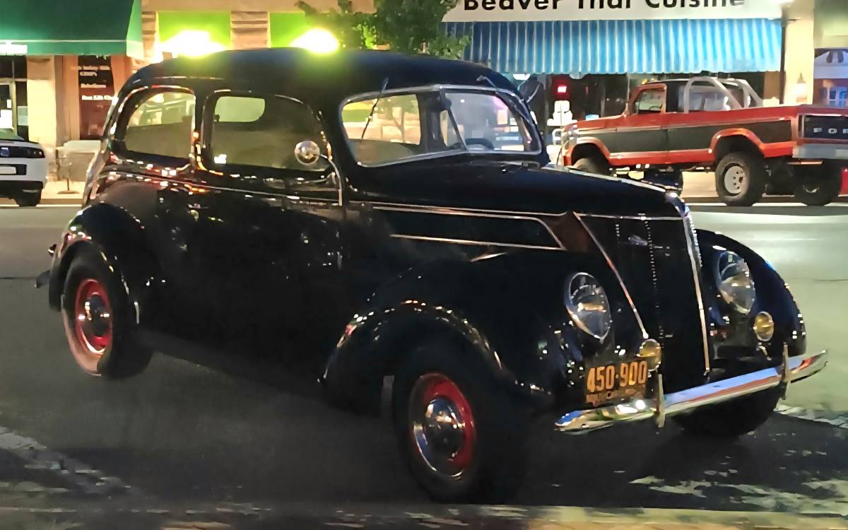 Ford-tudor-1937-black-10