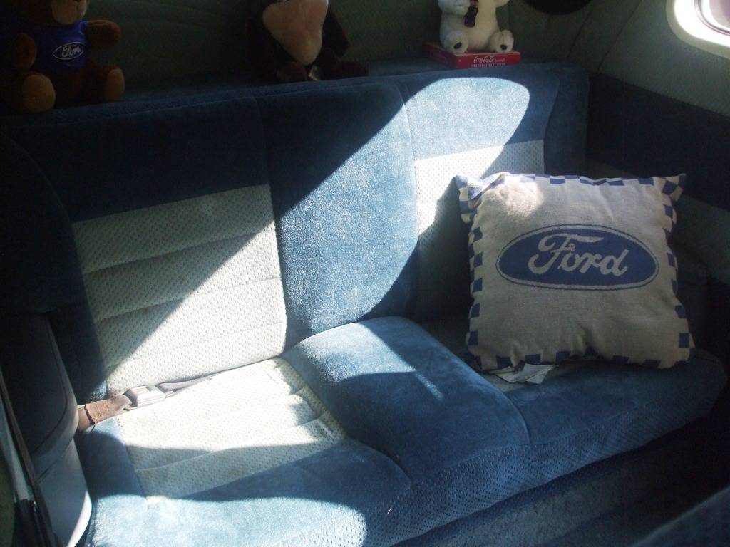 Ford-victoria-1933-white-21