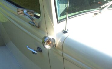 Ford-victoria-1933-white-22