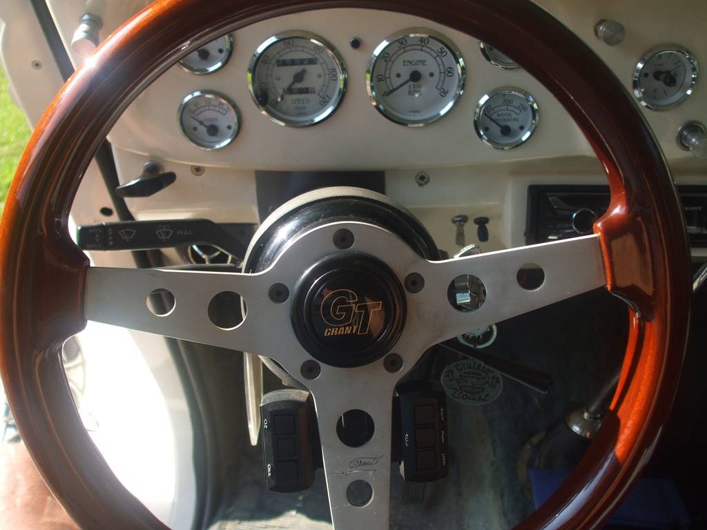 Ford-victoria-1933-white-25