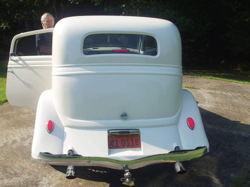 Ford-victoria-1933-white-27
