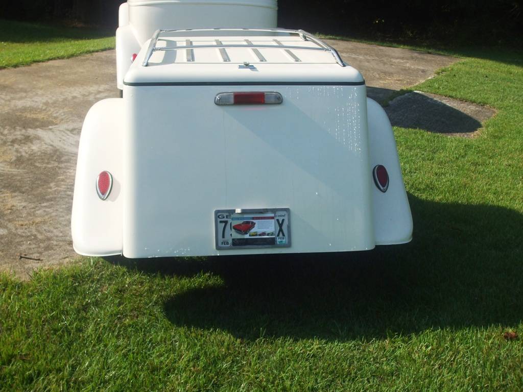 Ford-victoria-1933-white-9