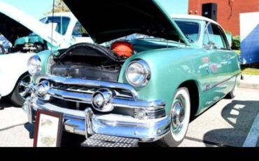 Ford-victoria-1951-green-2