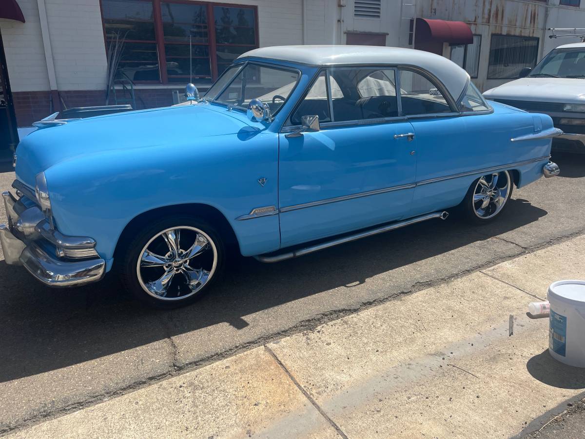 Ford-victoria-shoe-box-1951-blue-1