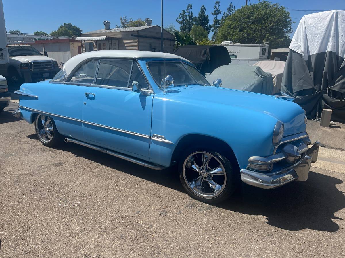 Ford-victoria-shoe-box-1951-blue-10