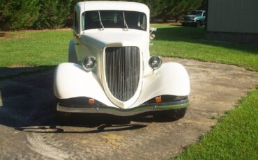 Ford-victoria-vicky-1933-white-2