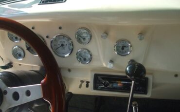 Ford-victoria-vicky-1933-white-5