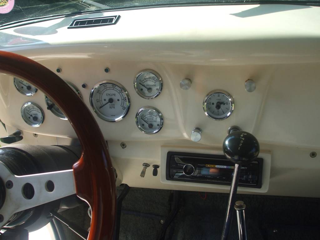 Ford-victoria-vicky-1933-white-5
