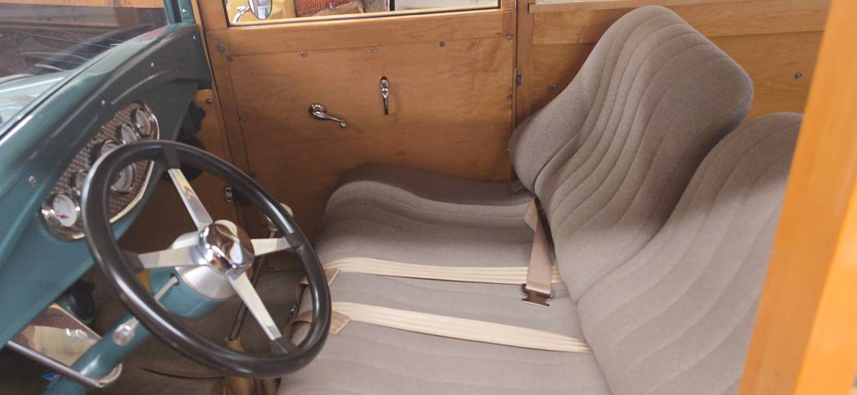 Ford-woody-1932-green-11