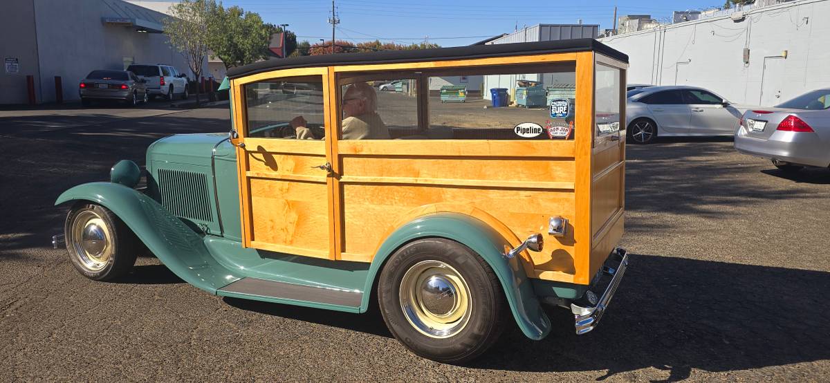 Ford-woody-1932-green-4