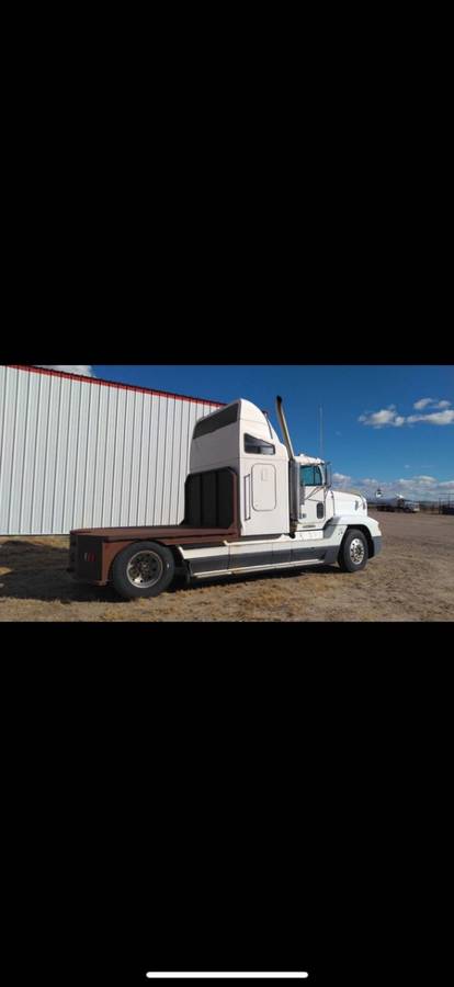 Freightliner-diesel-1993-white-1
