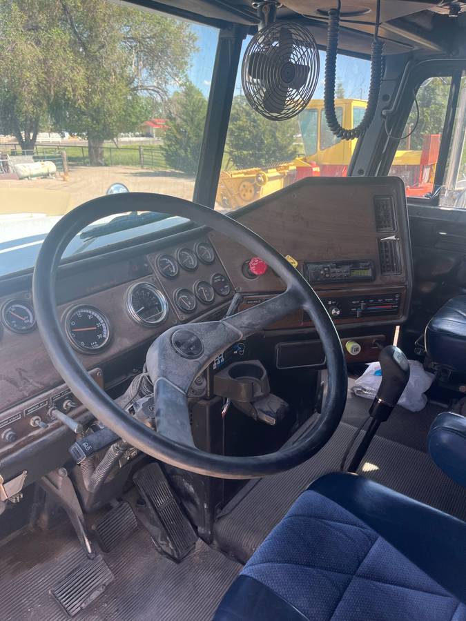Freightliner-diesel-1993-white-4