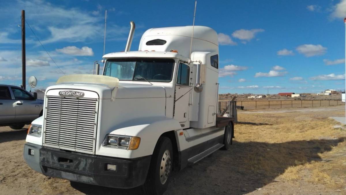 Freightliner-diesel-1993-white