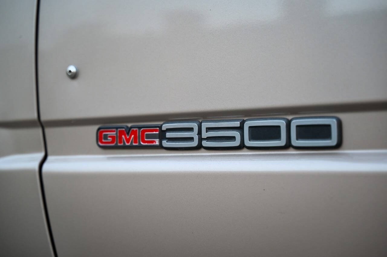 GMC-Sierra-3500-1992-Pickup-Truck-12