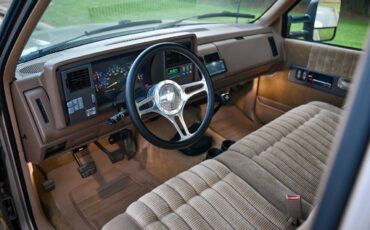 GMC-Sierra-3500-1992-Pickup-Truck-2