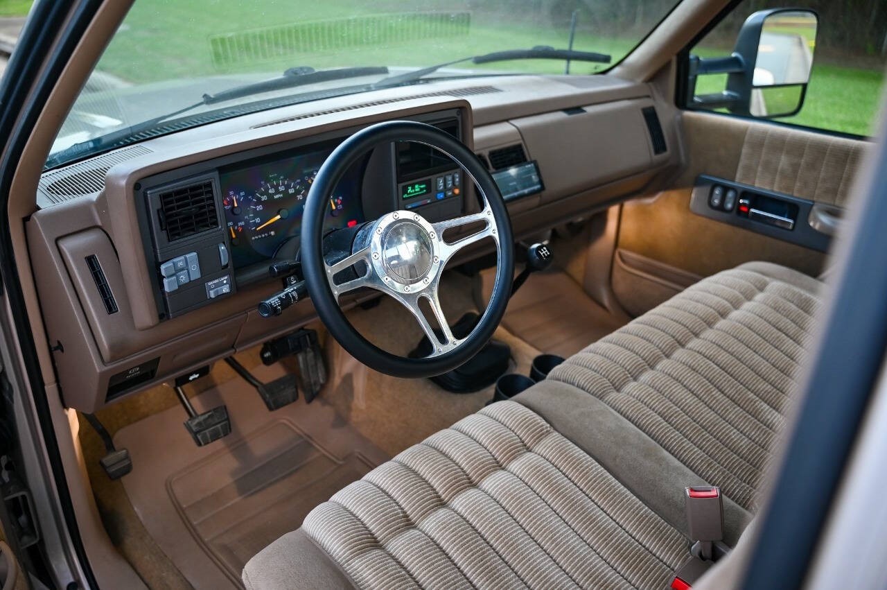 GMC-Sierra-3500-1992-Pickup-Truck-2