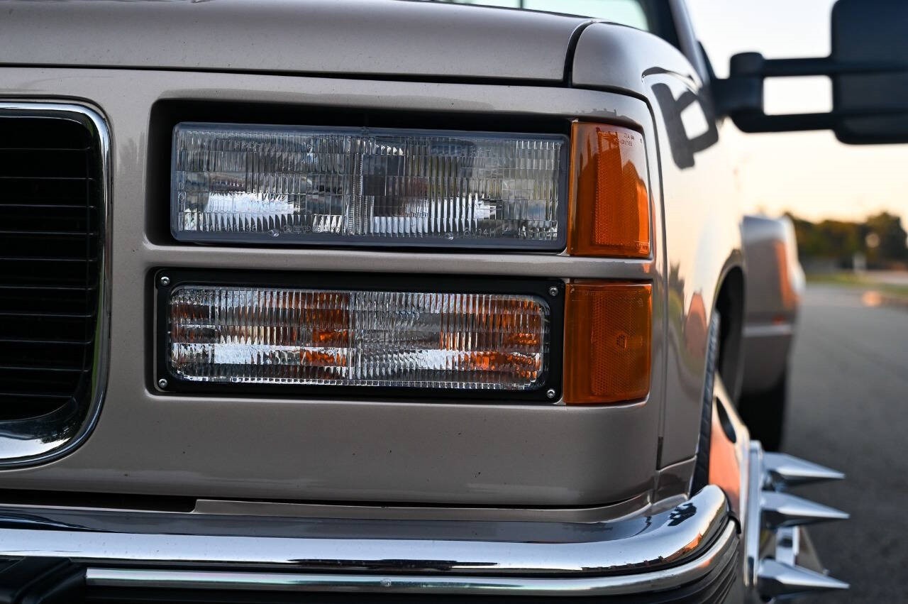 GMC-Sierra-3500-1992-Pickup-Truck-38