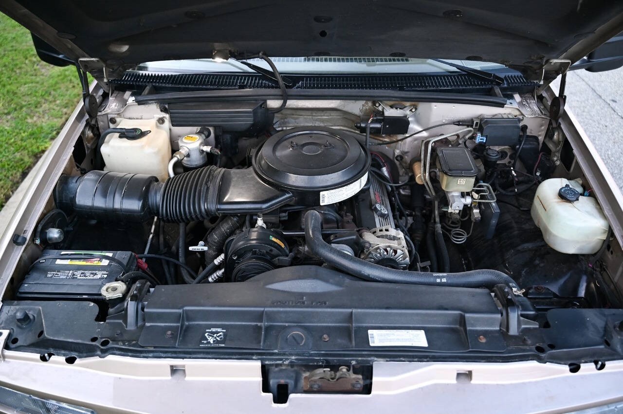 GMC-Sierra-3500-1992-Pickup-Truck-4