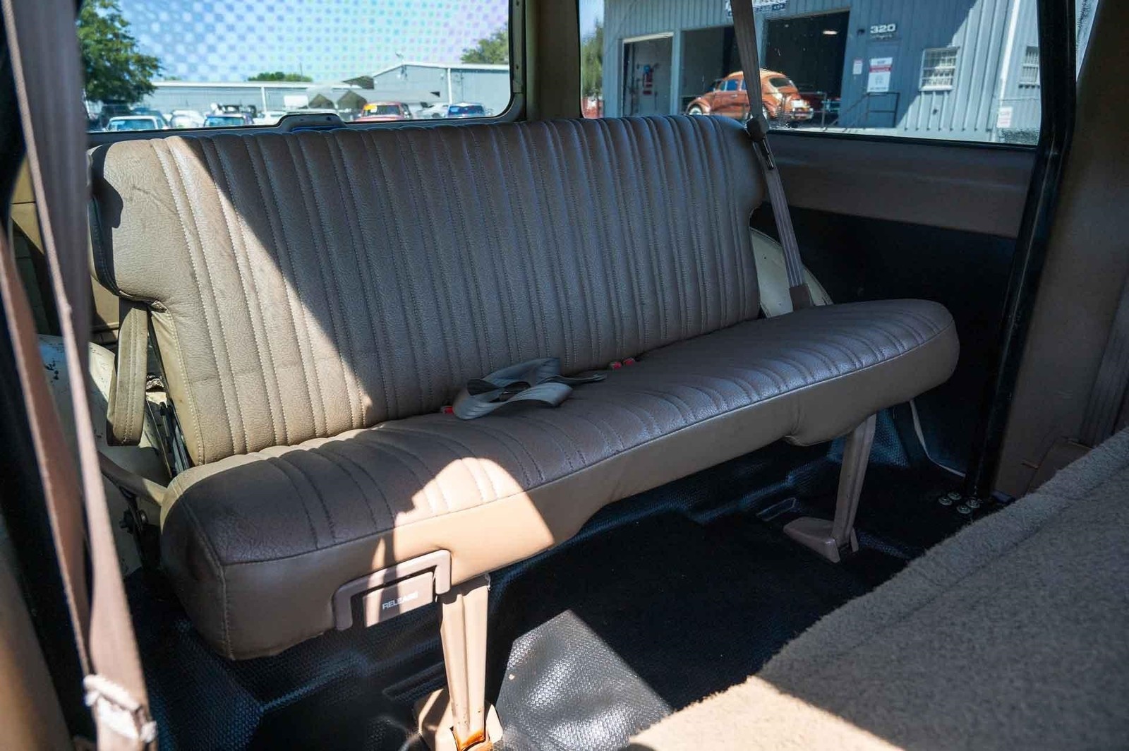 GMC-Yukon-SL-1992-2-Door-14