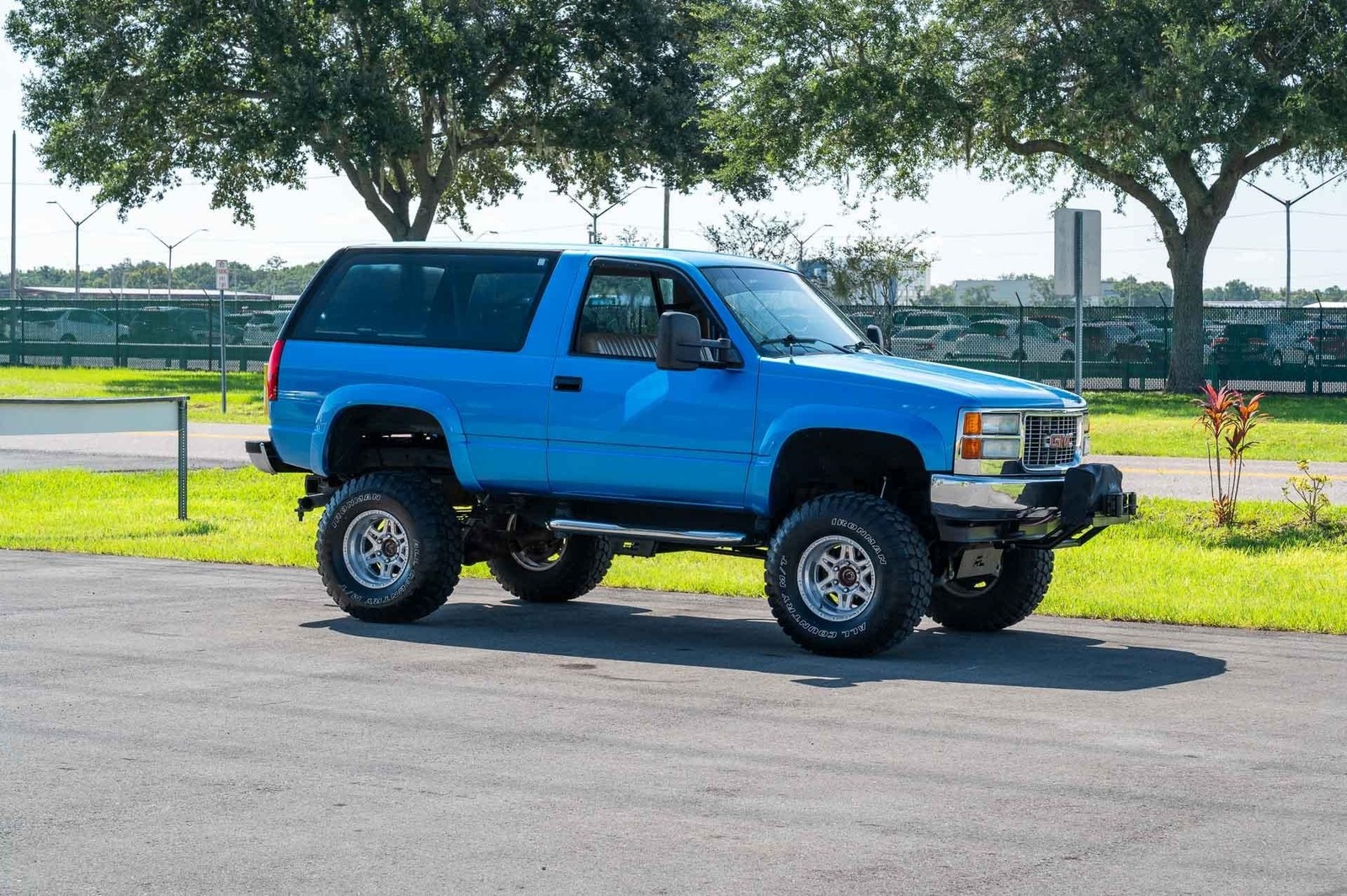 GMC-Yukon-SL-1992-2-Door-33