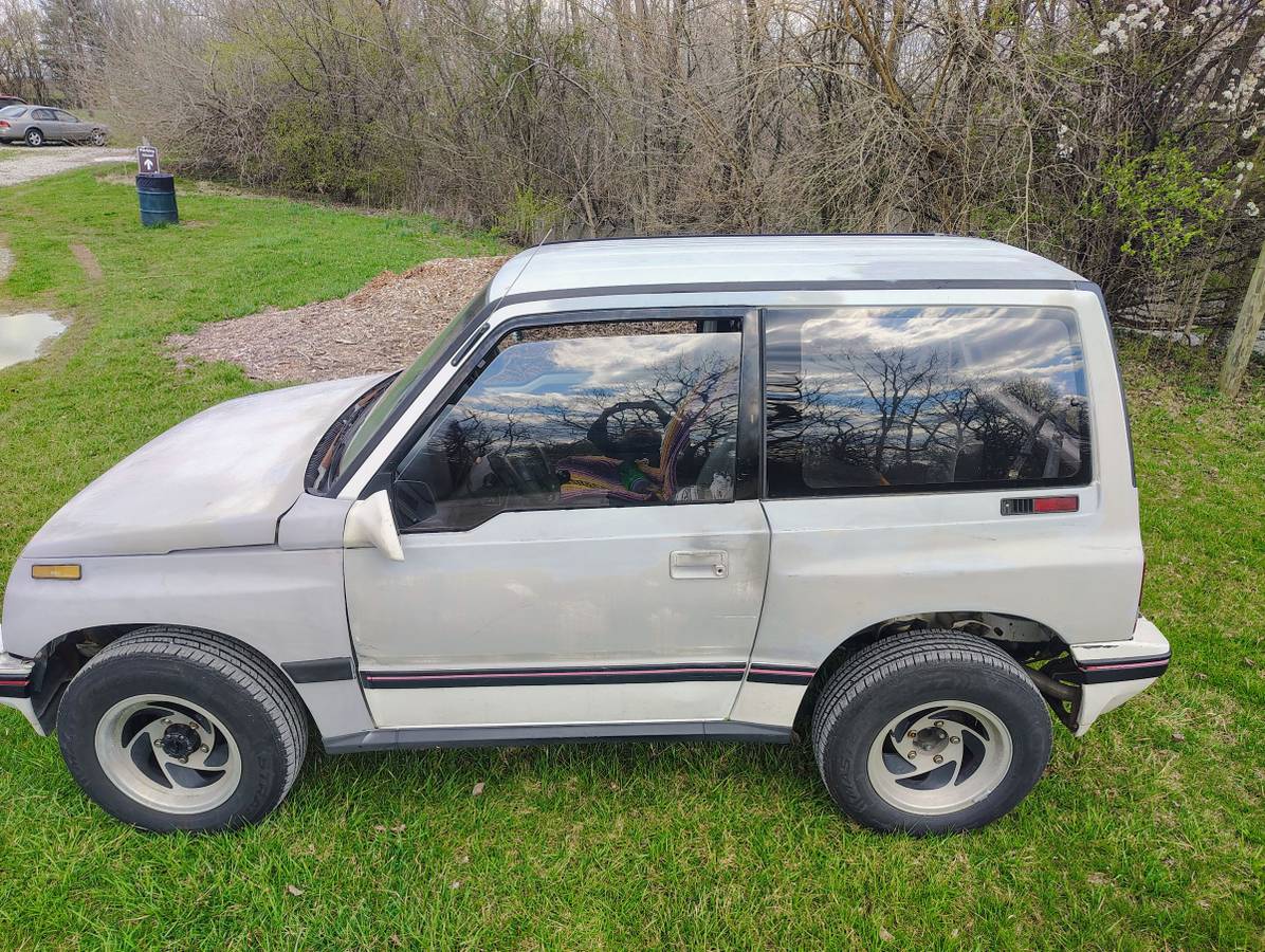 Geo-tracker-1990-white