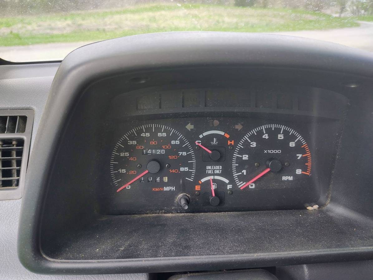 Geo-tracker-1990-white-4